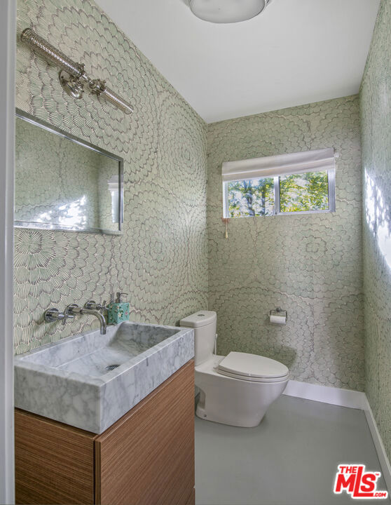 11472 Laurelcrest Road