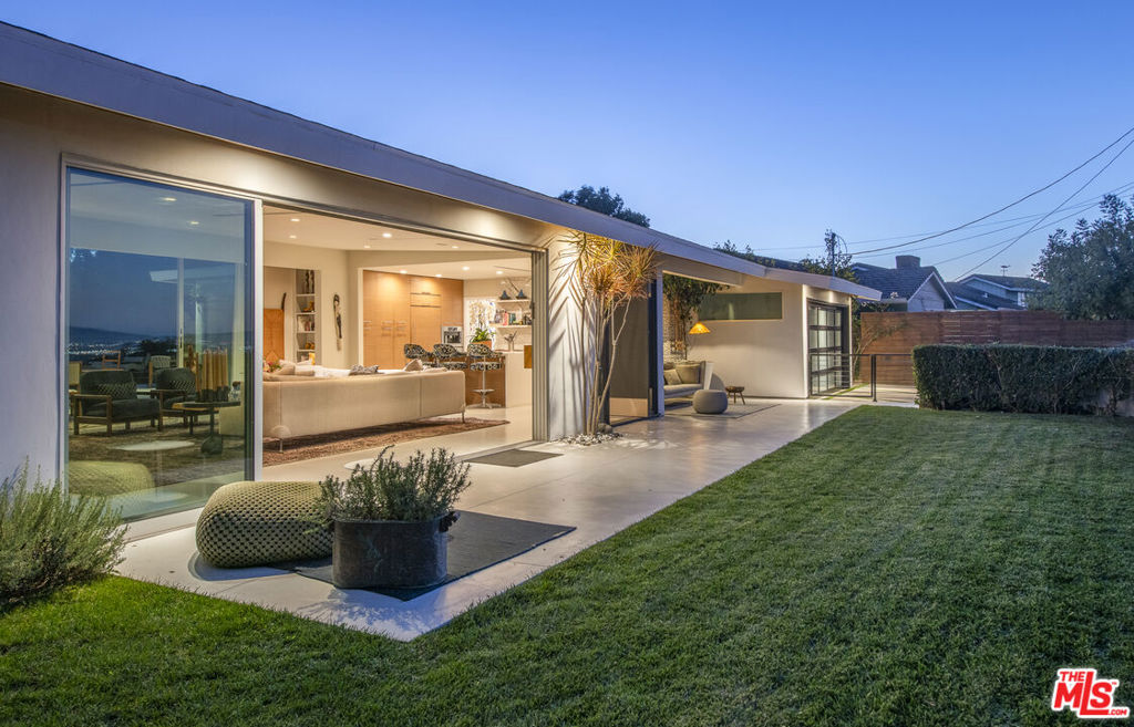 11472 Laurelcrest Road