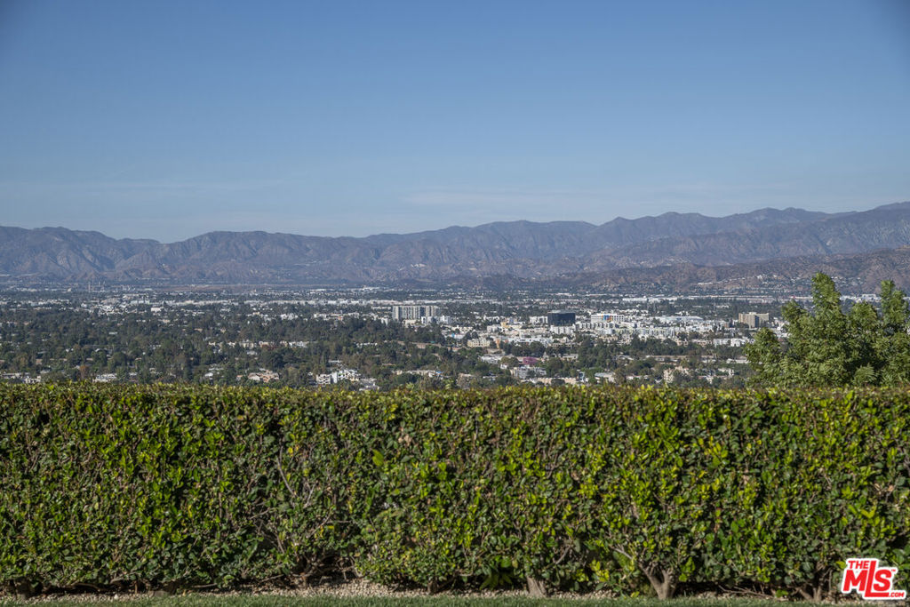 11472 Laurelcrest Road