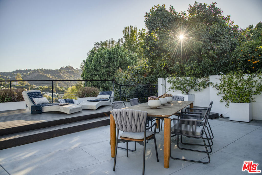 11472 Laurelcrest Road