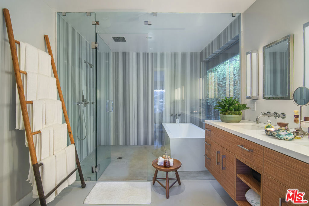 11472 Laurelcrest Road