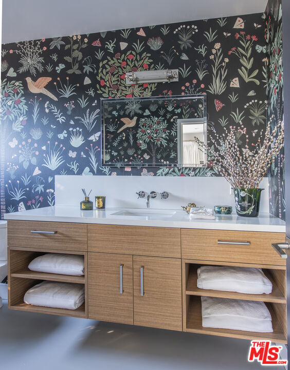 11472 Laurelcrest Road