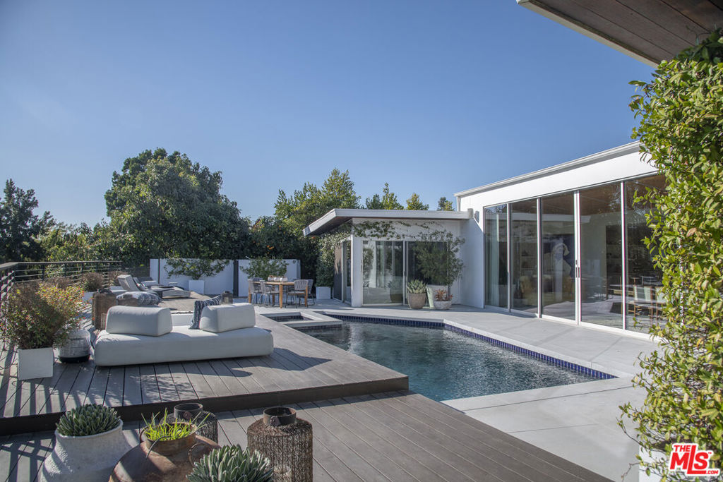 11472 Laurelcrest Road