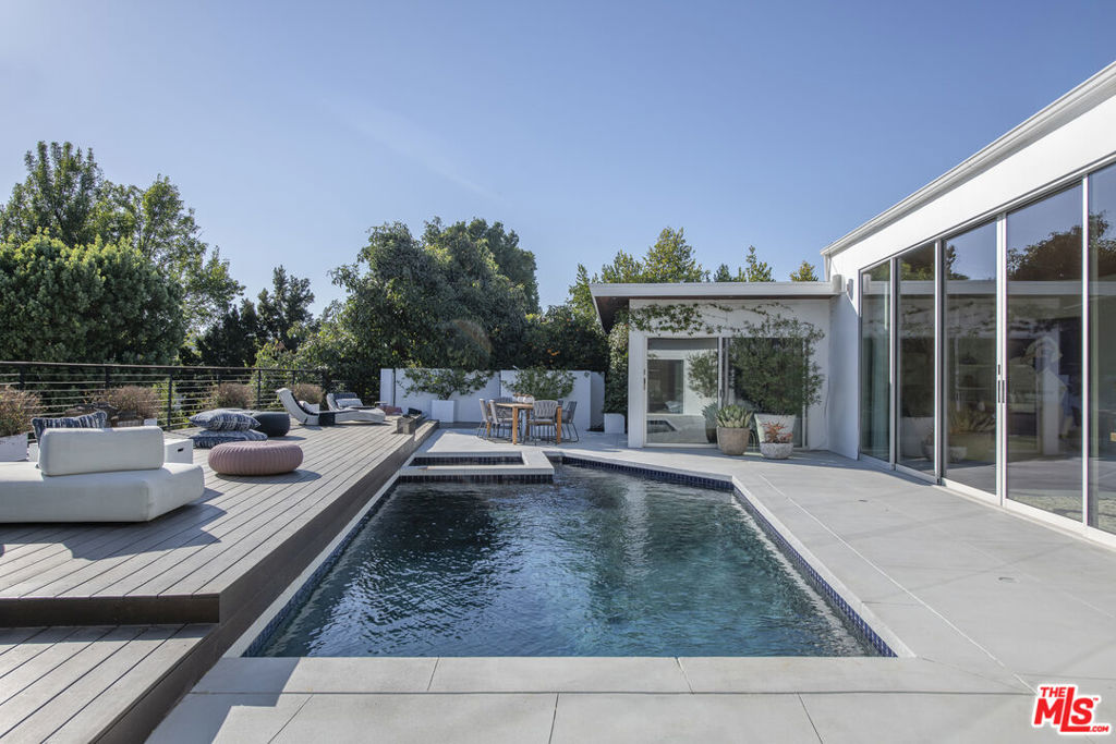 11472 Laurelcrest Road