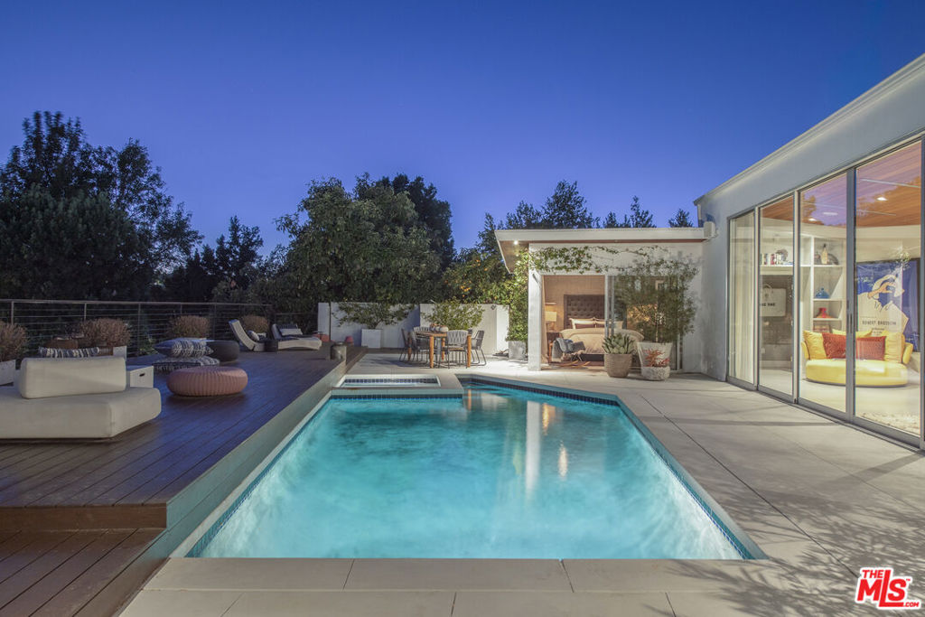 11472 Laurelcrest Road