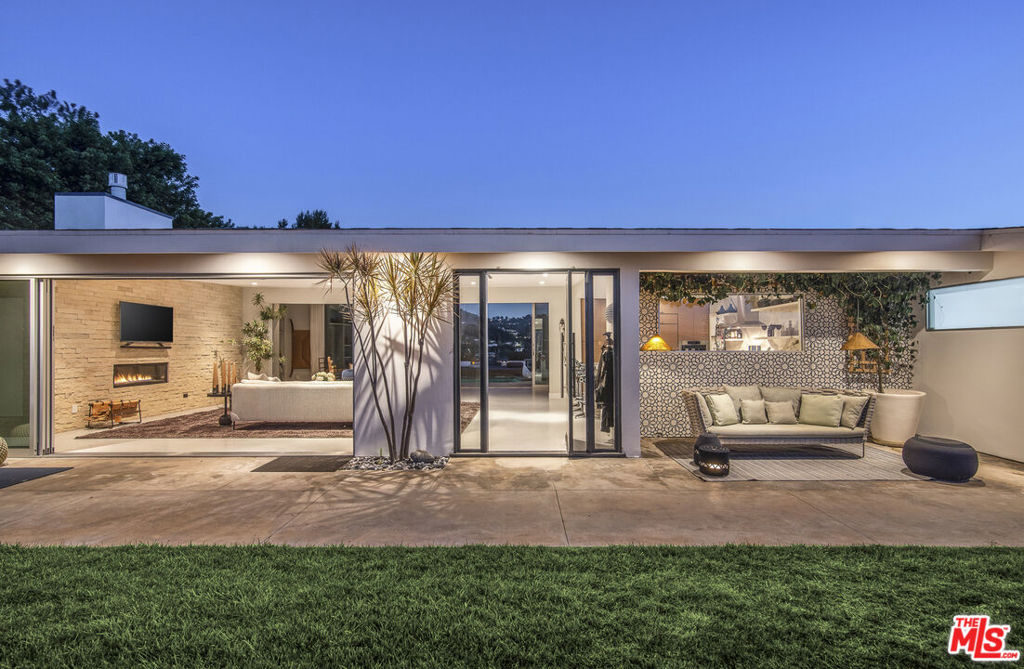 11472 Laurelcrest Road