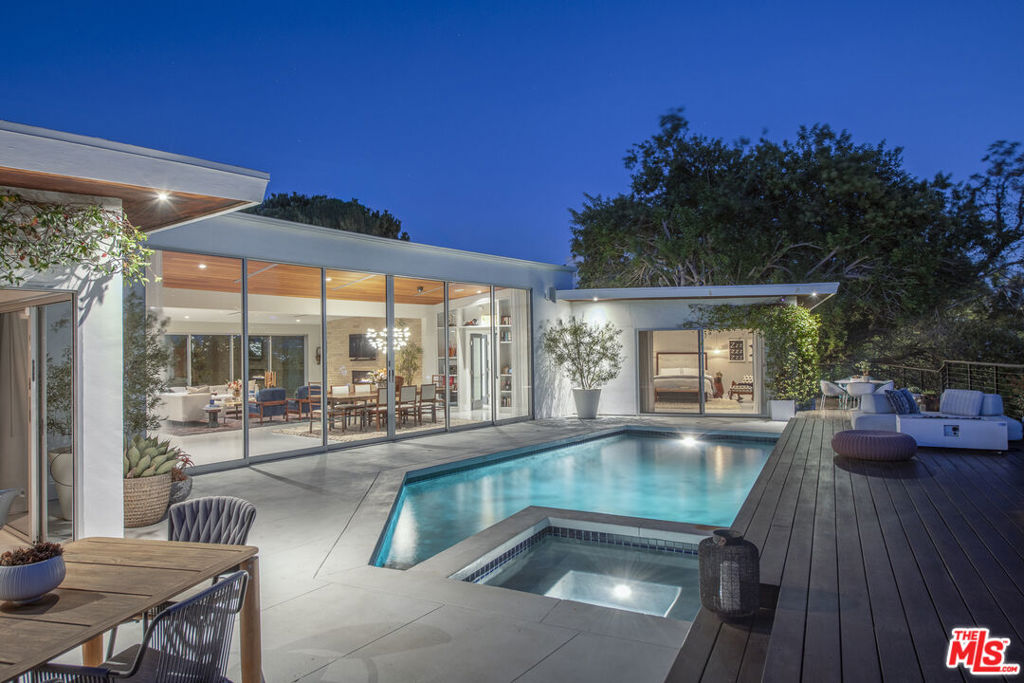 11472 Laurelcrest Road