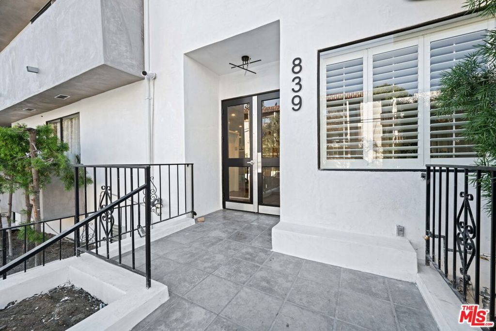 839 Larrabee Street 8