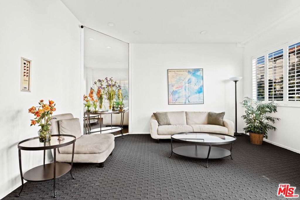 839 Larrabee Street 8