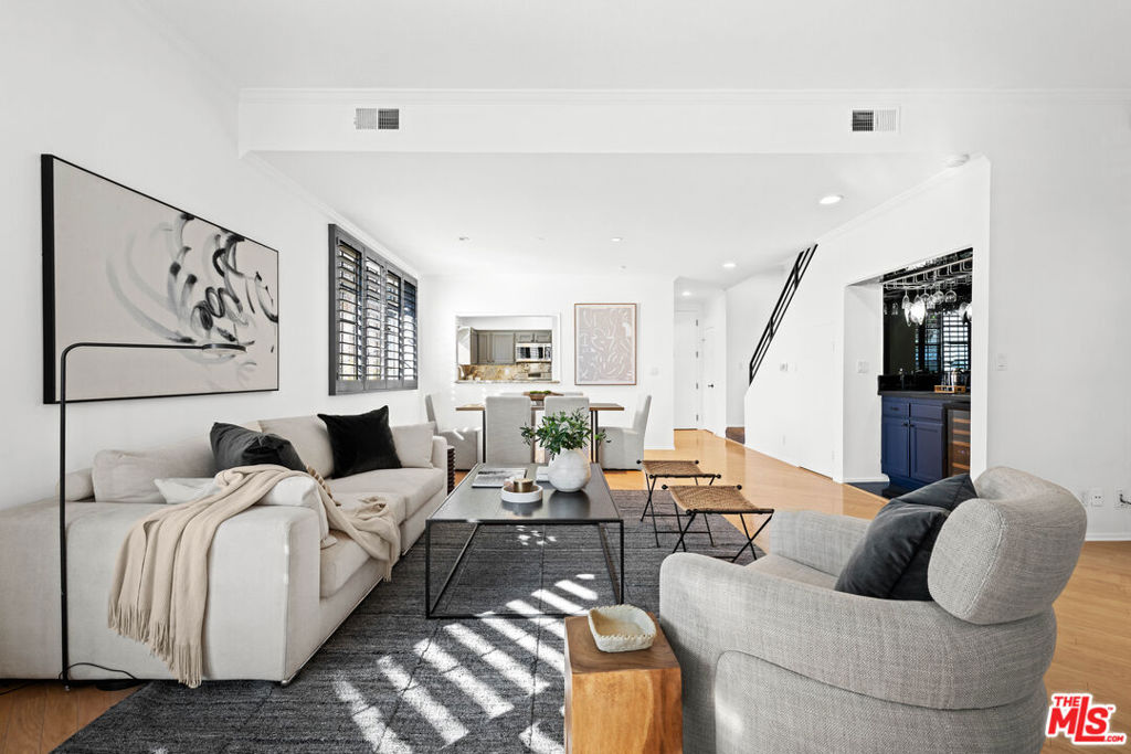 839 Larrabee Street 8