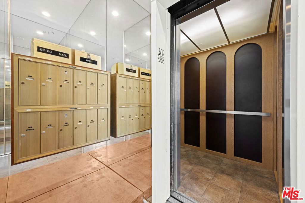 839 Larrabee Street 8