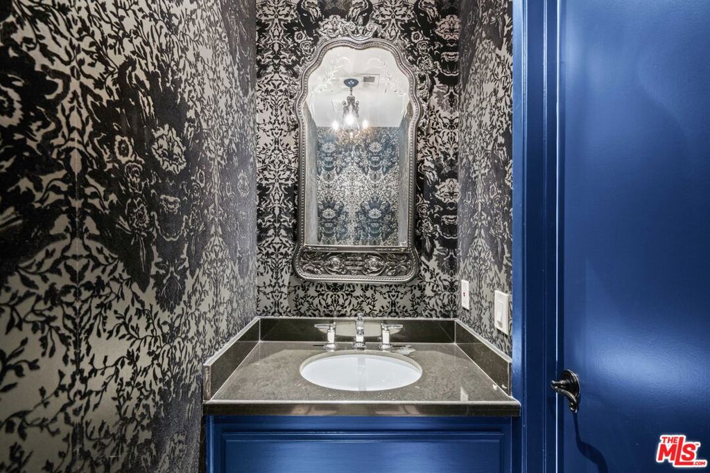 839 Larrabee Street 8