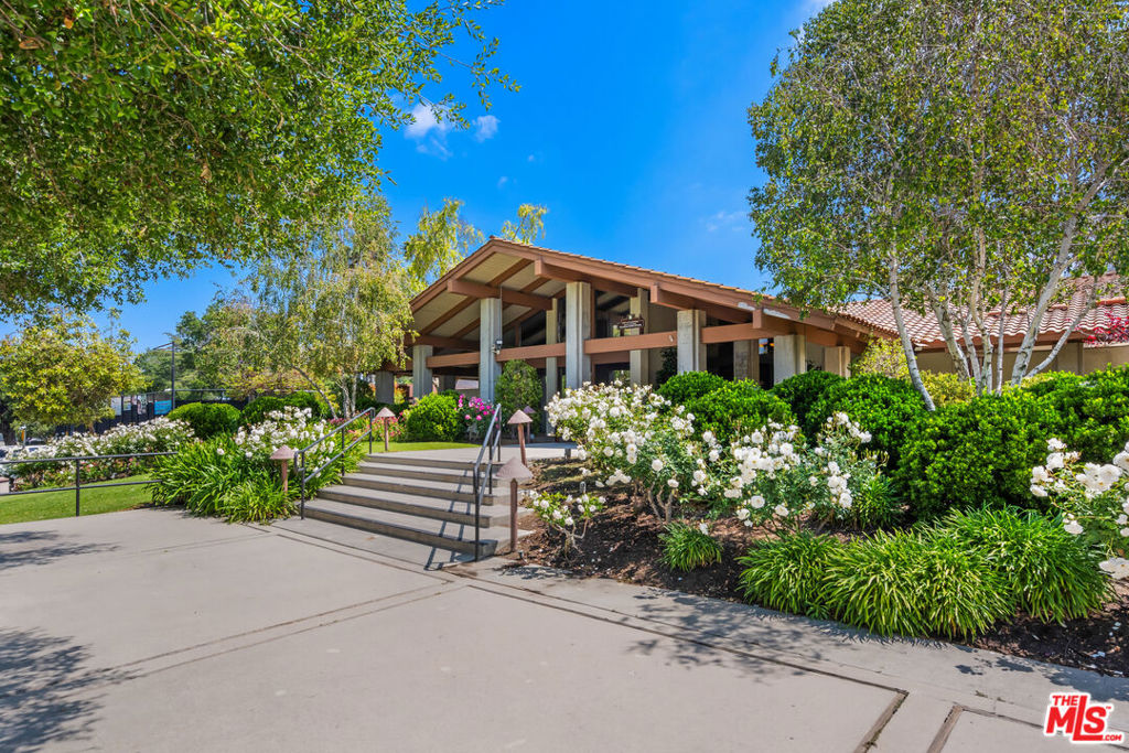 4392 Park Paloma