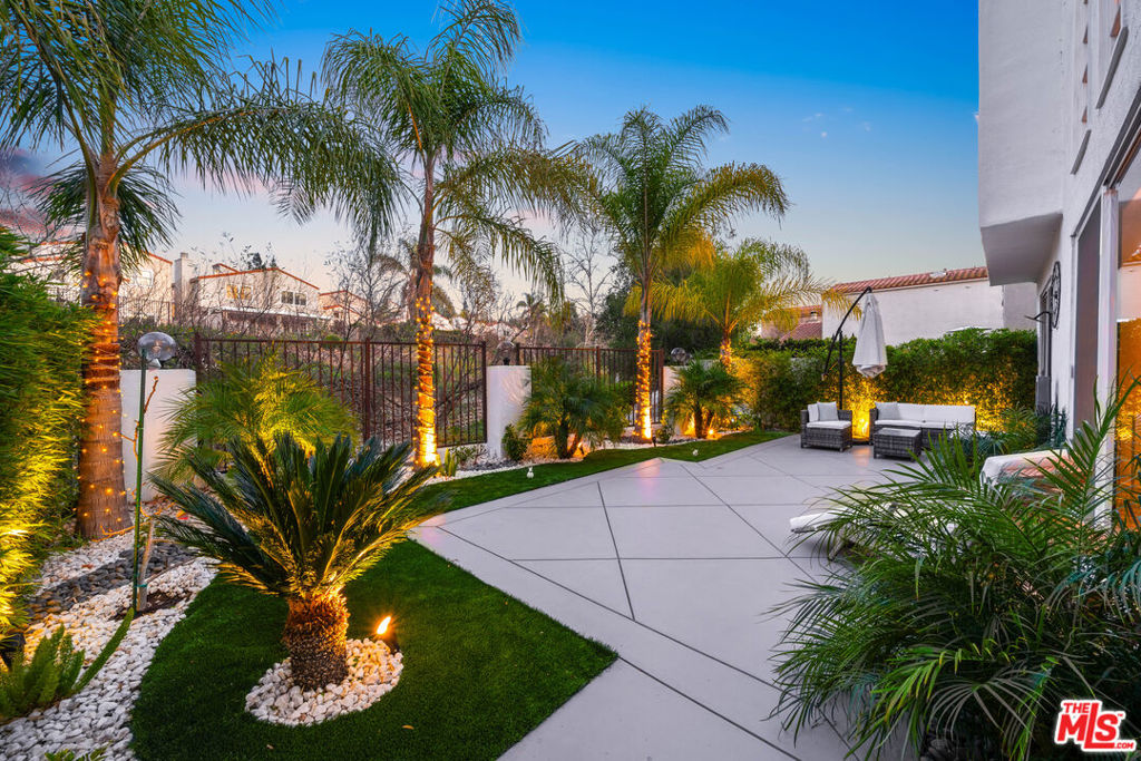 4392 Park Paloma