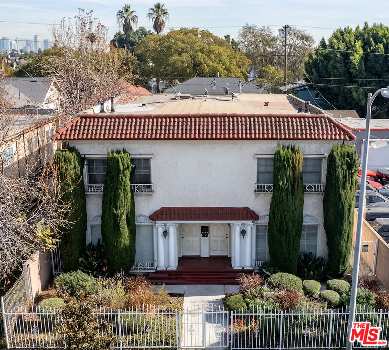 2952 S Western Ave