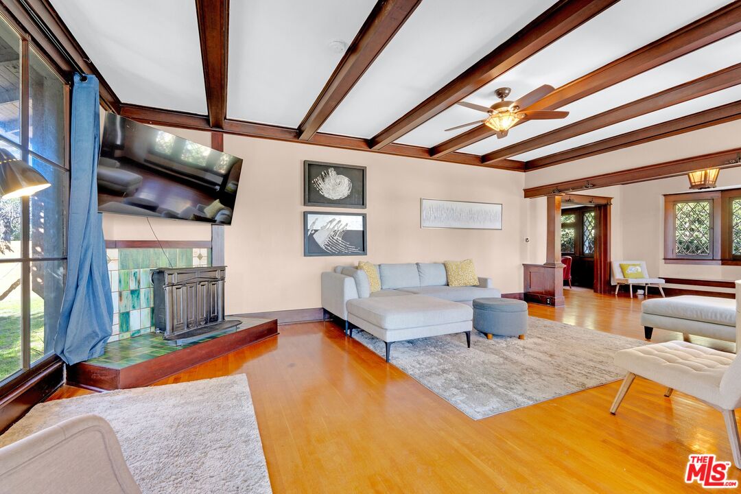 709 E Manchester Blvd