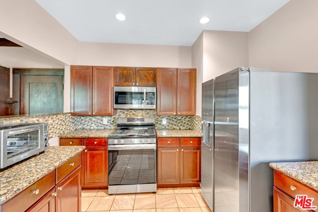 709 E Manchester Blvd