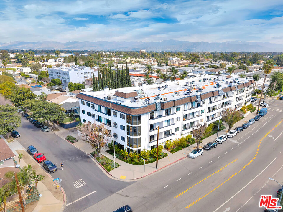 14115 Moorpark Street 112