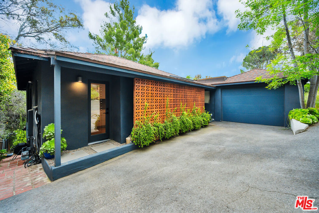 380 Tamarac Drive