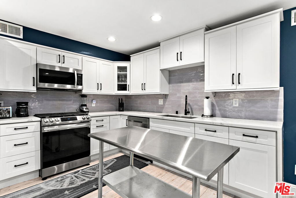 2700 Cahuenga Boulevard 1203