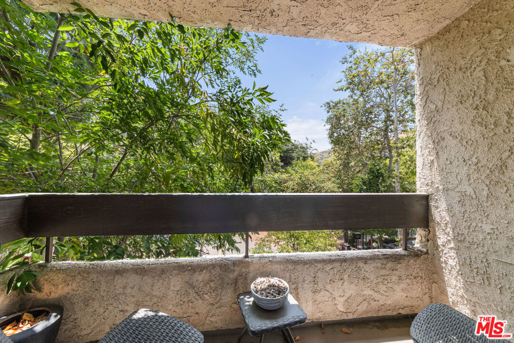 2700 Cahuenga Boulevard 1203