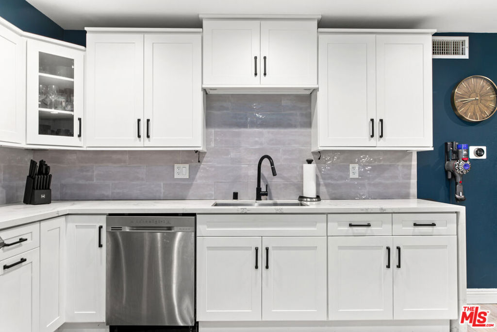 2700 Cahuenga Boulevard 1203