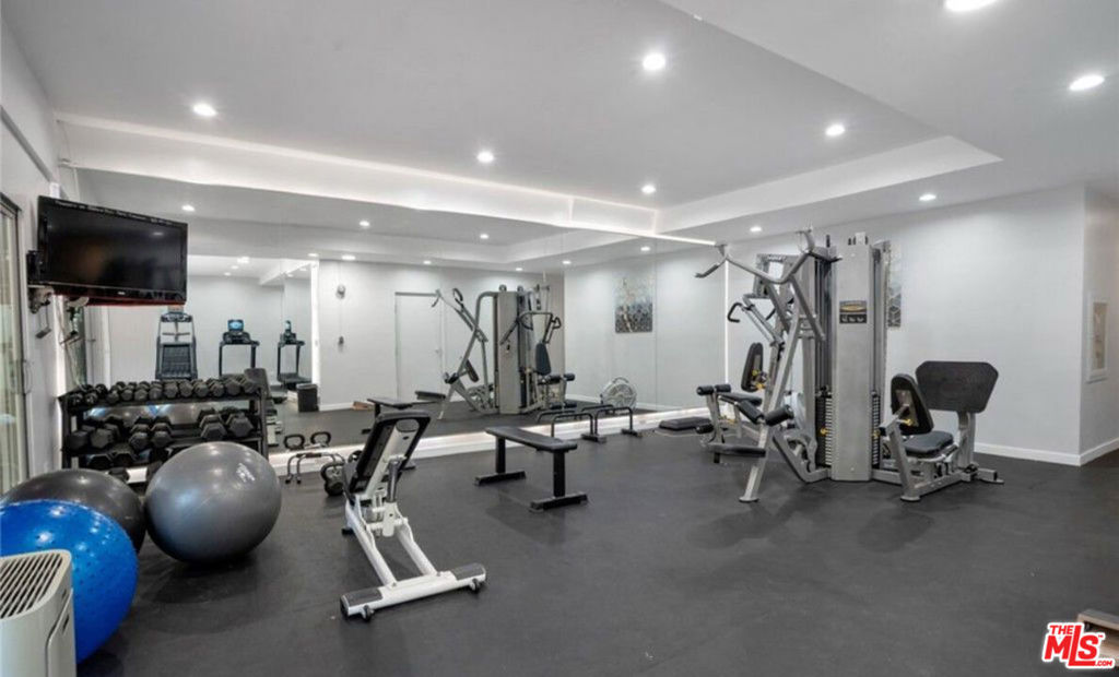 2700 Cahuenga Boulevard 1203