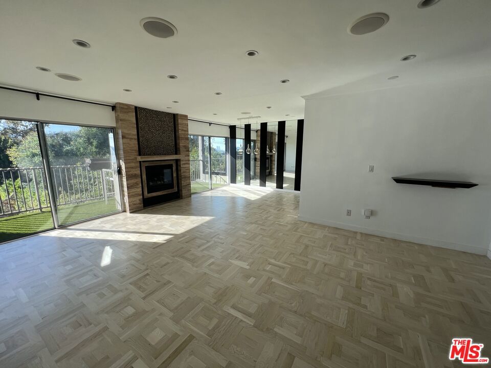 949 N Kings Road 314