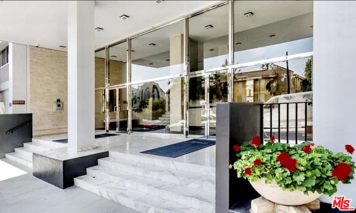 999 N Doheny Dr Unit: 401