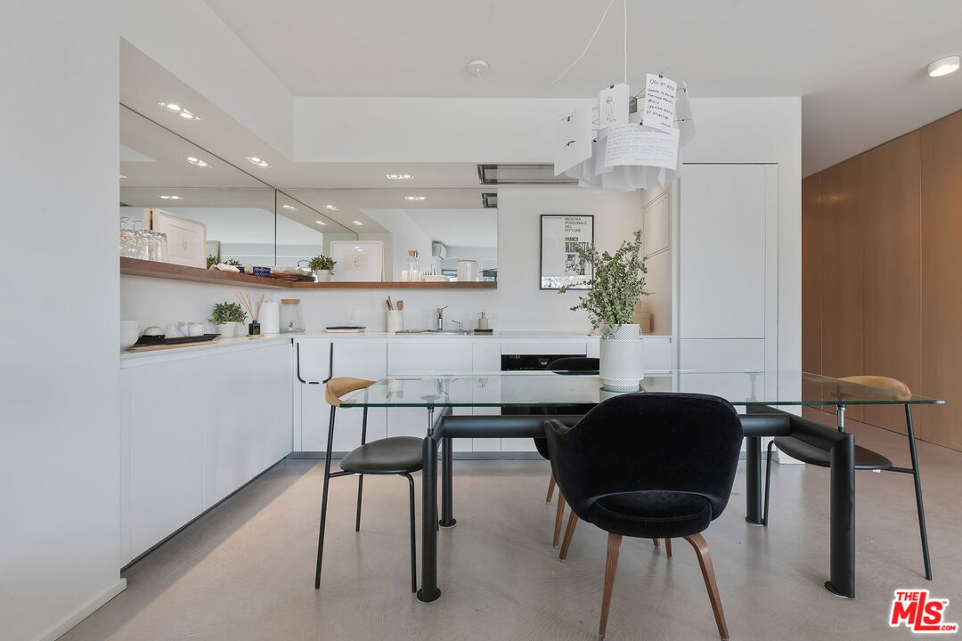 999 N Doheny Dr Unit: 401