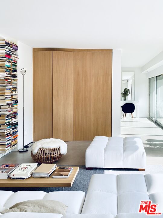 999 N Doheny Dr Unit: 401