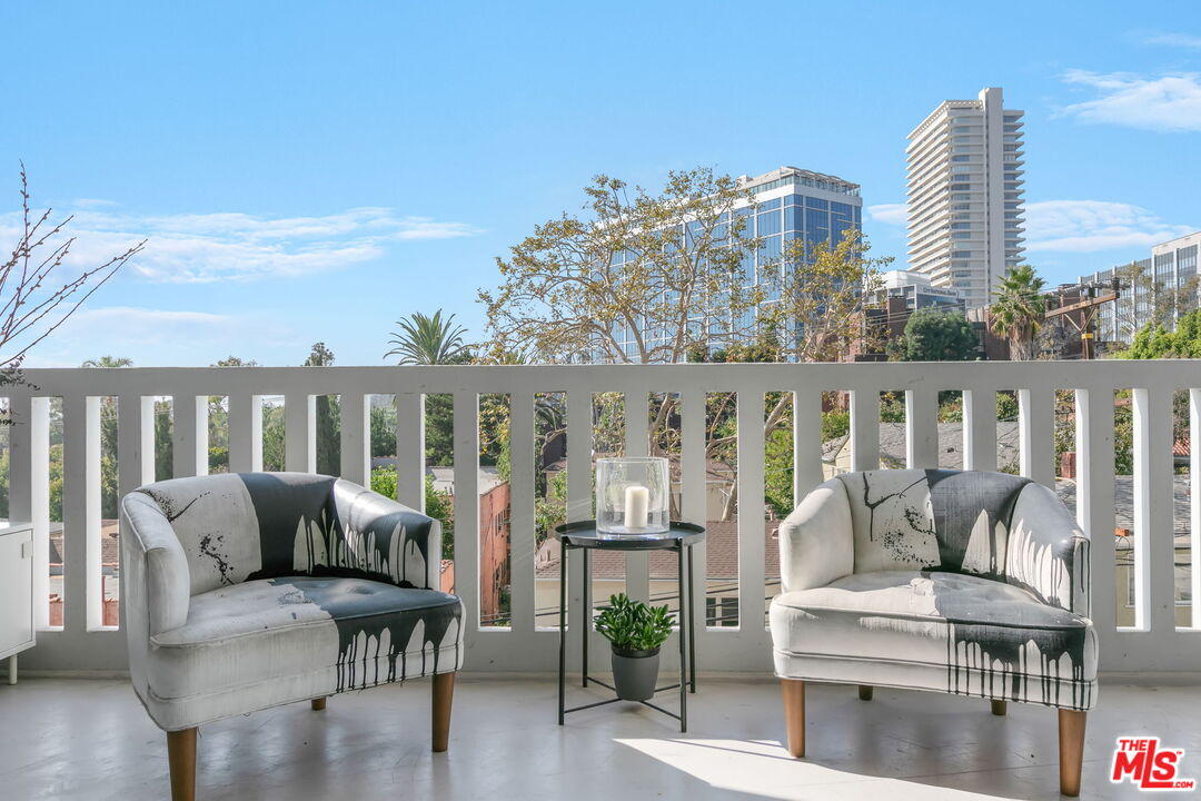 999 N Doheny Dr Unit: 401