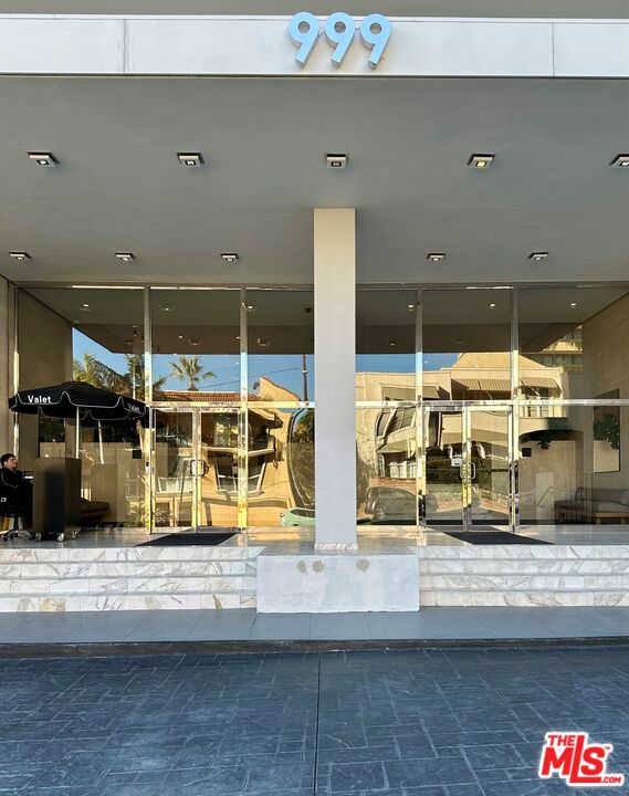 999 N Doheny Dr Unit: 401