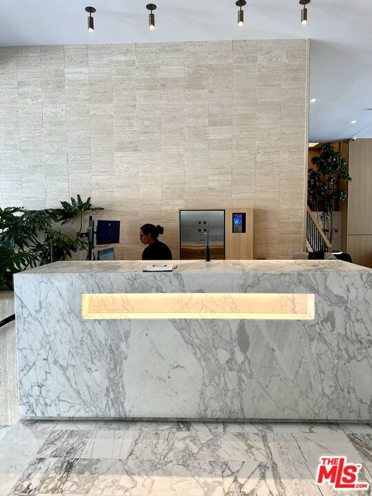 999 N Doheny Dr Unit: 401