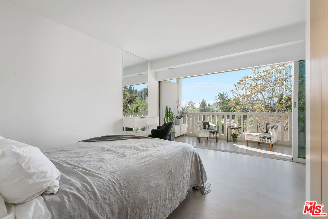 999 N Doheny Dr Unit: 401