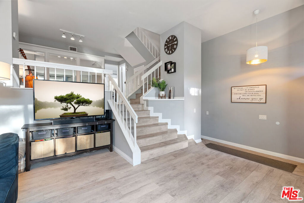 4 Mountain Shadows Place