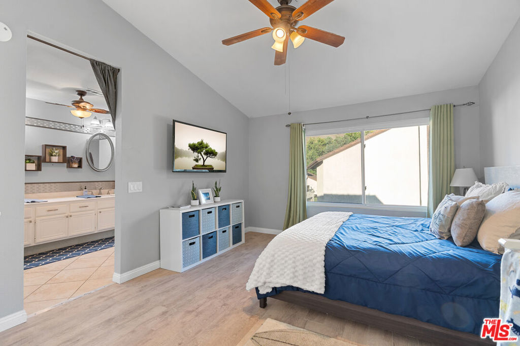 4 Mountain Shadows Place