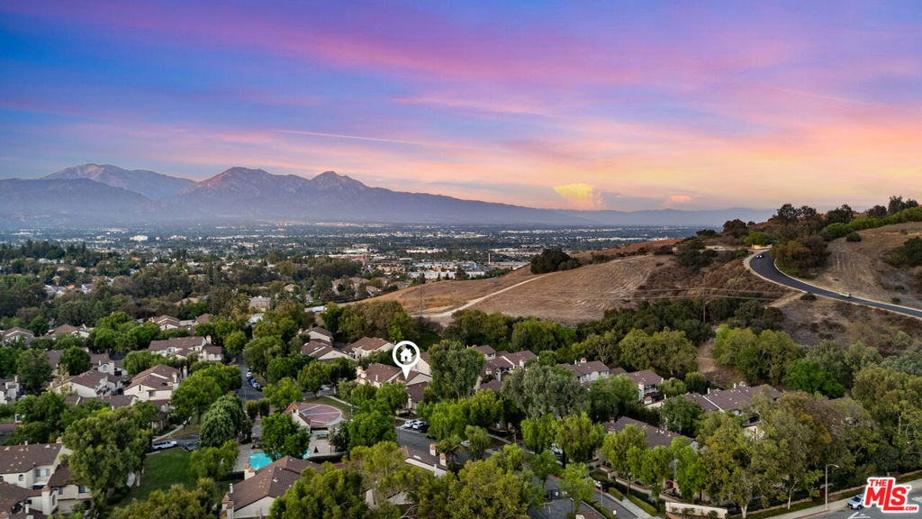 4 Mountain Shadows Place