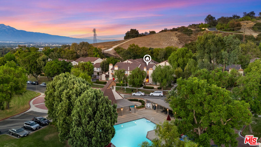 4 Mountain Shadows Place