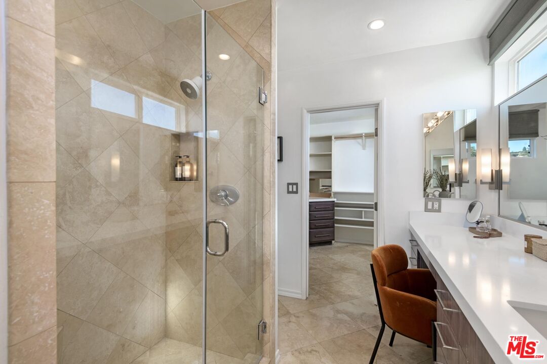 949 N Kings Rd Unit: 314