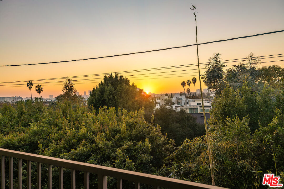 949 N Kings Rd Unit: 314