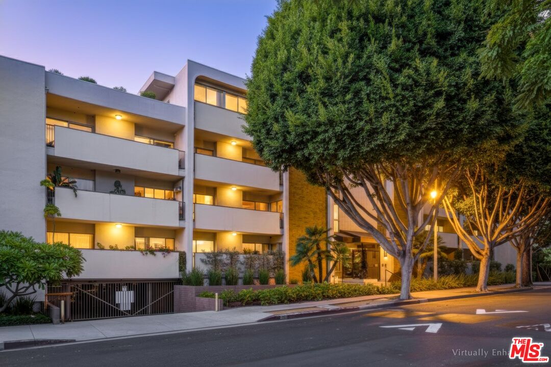 949 N Kings Rd Unit: 314