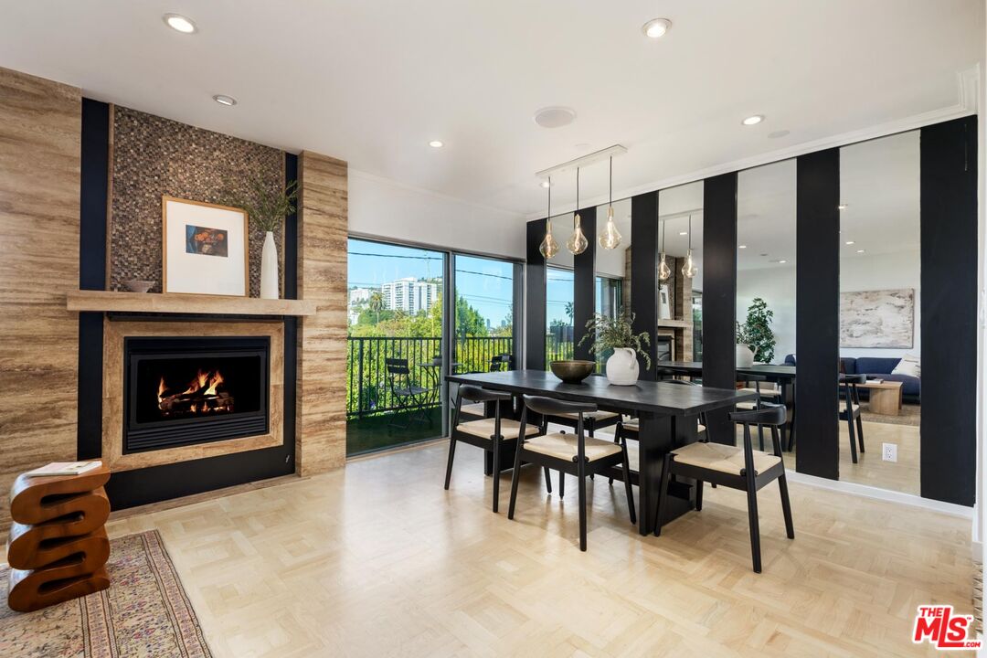 949 N Kings Rd Unit: 314