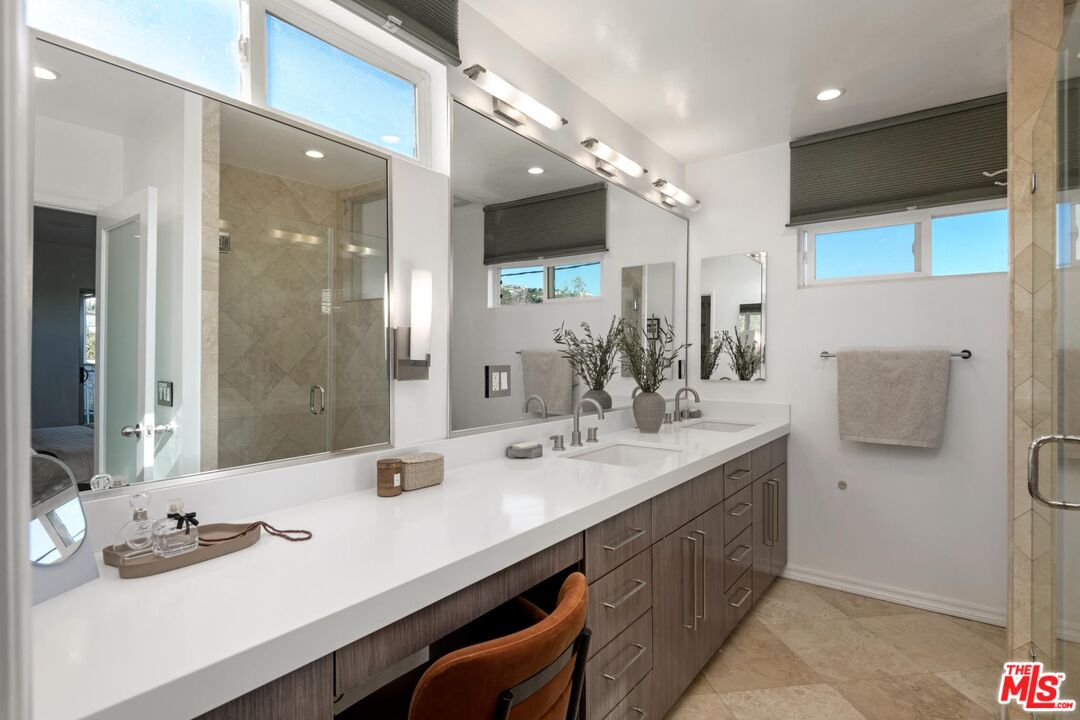 949 N Kings Rd Unit: 314