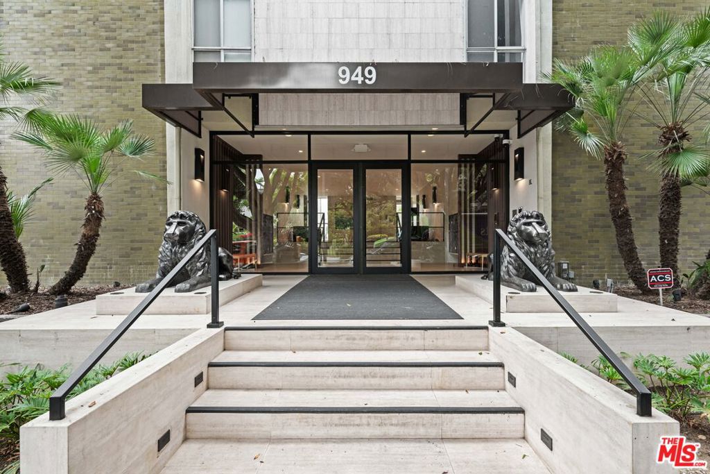 949 N Kings Road 314