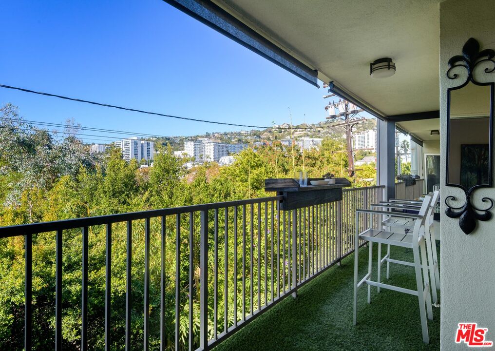 949 N Kings Rd Unit: 314