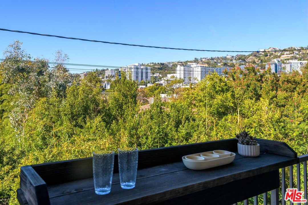 949 N Kings Rd Unit: 314