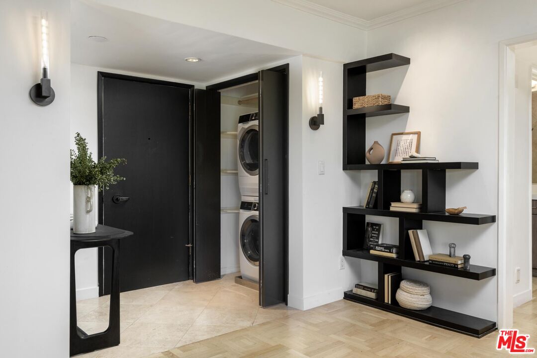 949 N Kings Rd Unit: 314