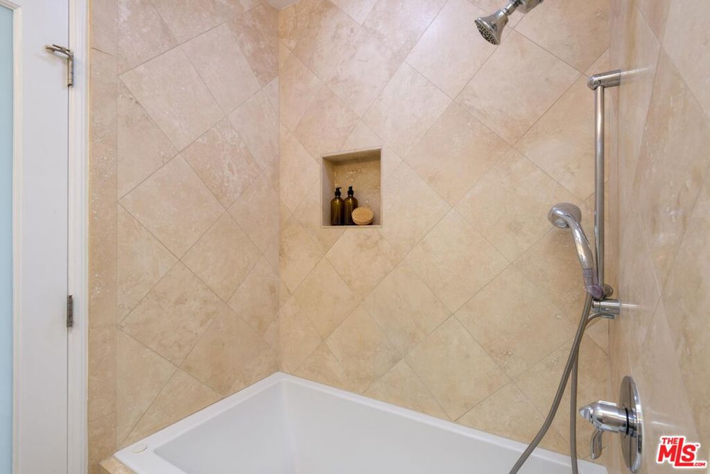 949 N Kings Road 314