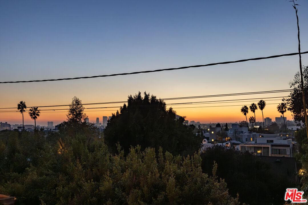 949 N Kings Rd Unit: 314